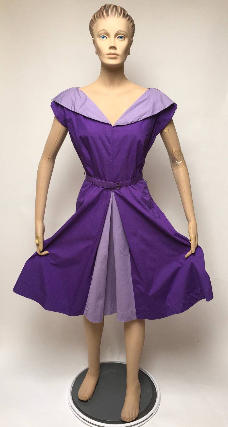 Passform Und Flare Kleid Lila Zweifarbig International Original Vintage Frock von ReoccuringDreams