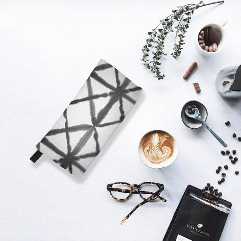 Shibori Tie Dye Kosmetiktasche Modernes Make-Up Reisetasche von RepeatPatternCo