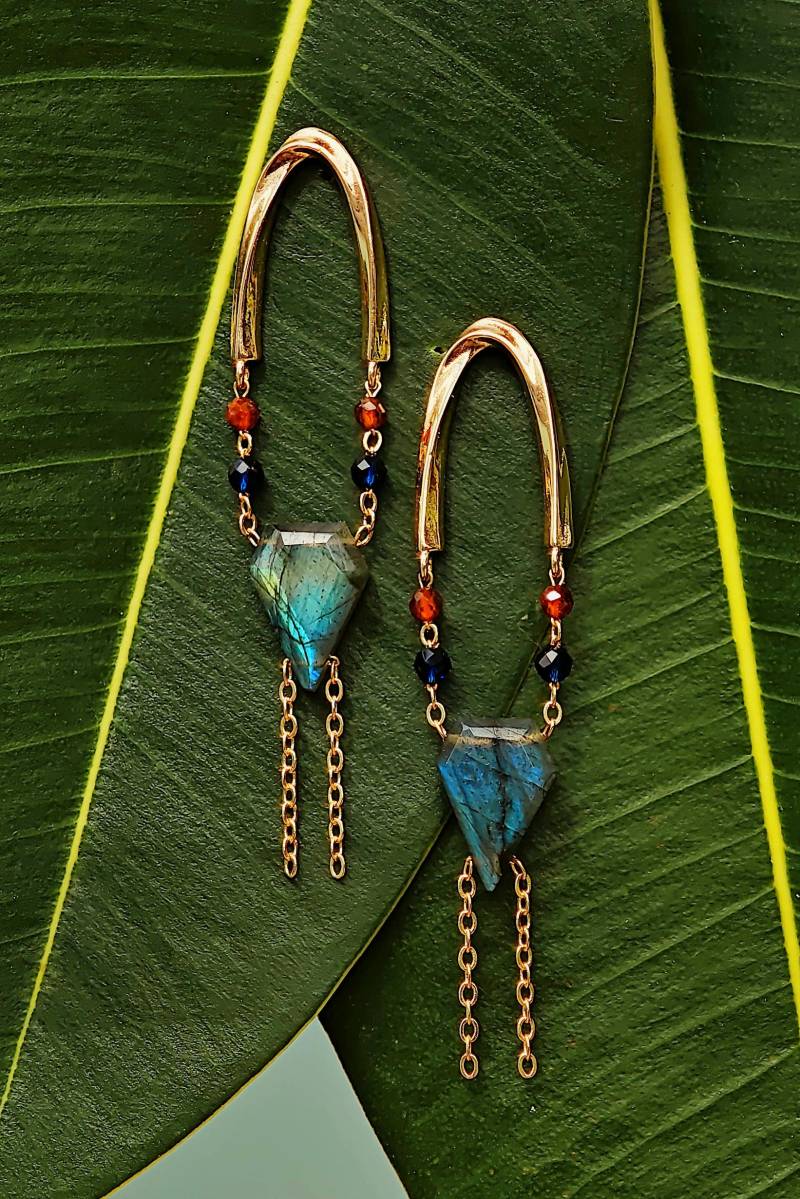 Boho Art Deco Earrings With Labradorite, Garnet & Blue Crystal - Gold Plated Dangle Earrings, Handmade Gemstone Jewelry Cleopatra von RepinArt