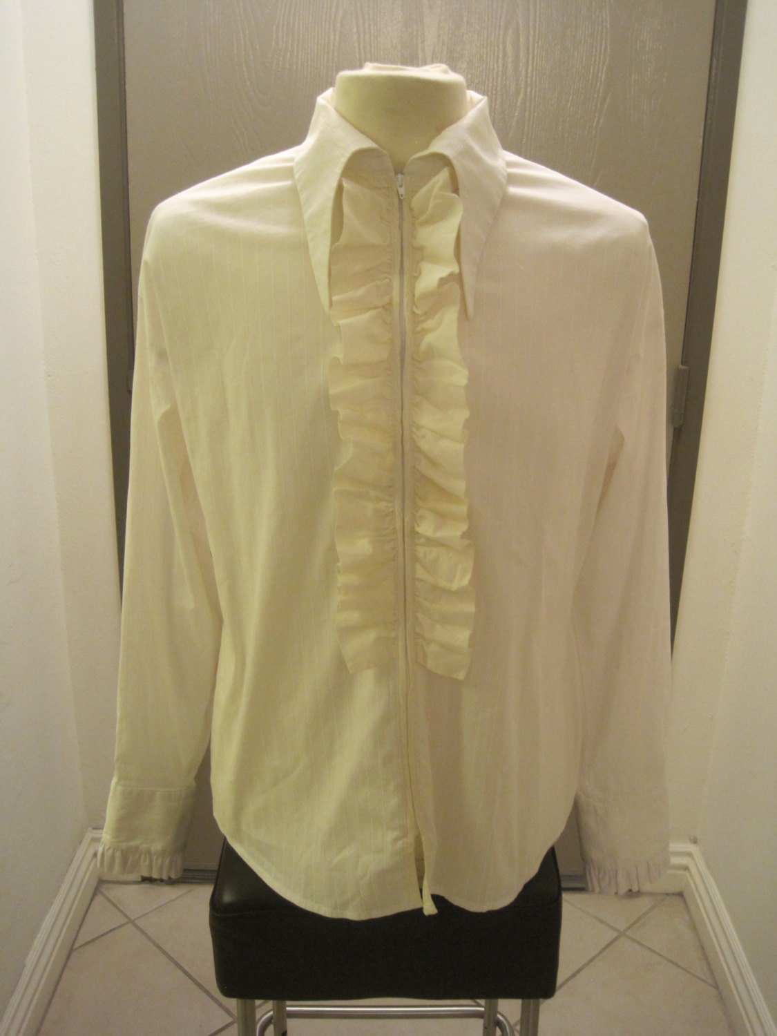 Dr Doctor Who 3rd Replica Rüschenhemd Saison 8 "Terror Der Autons" von ReplicaWardrobe