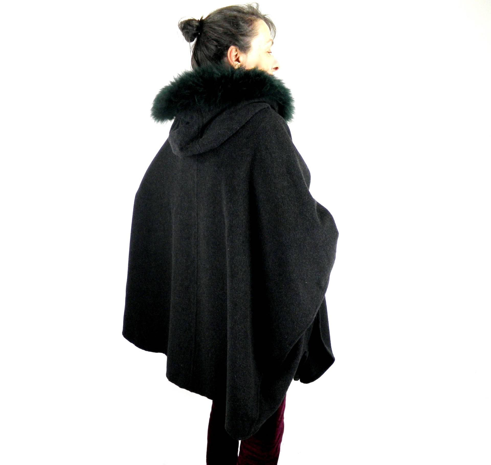 1970Er Jahre Anthrazit Schwarz Und Dunkelgrün Loden Wolle Kapuzen Midi Cape Mit Spaß Pelzbesatz Größe Plus Size 22 Trachten Boho Glam Folk von Repsychological