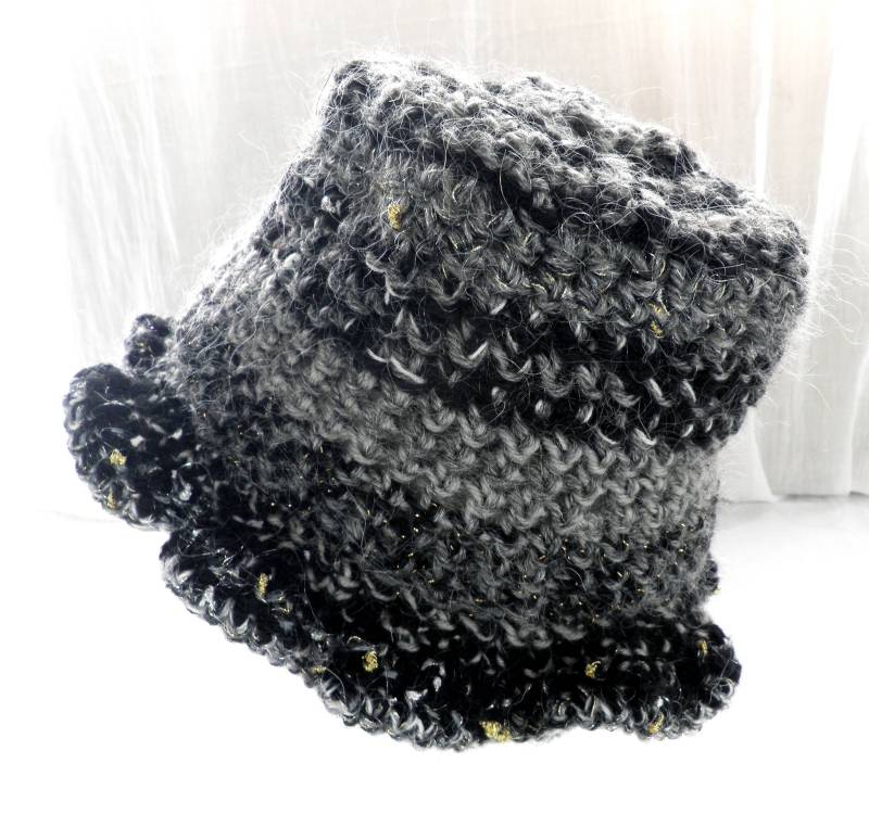 Grau Und Schwarz Hand Gehäkelter Hut Aus Wolle Mohair Grösse S/M Festival Magic von Repsychological