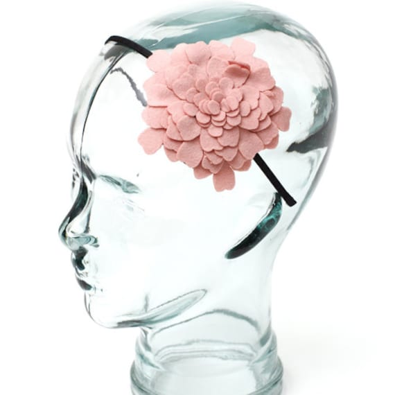 Blushfarbenes, Blumenförmiges Stirnband von RepublicofPigtails