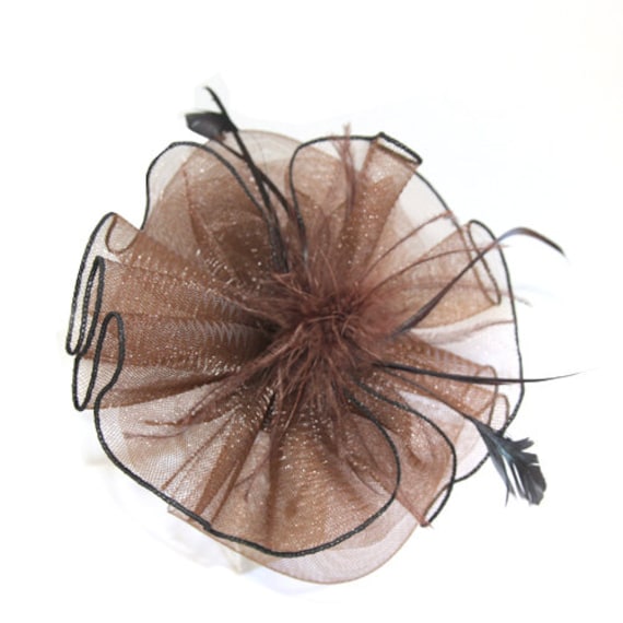 Braunes Stirnband Fascinator Mit Federn Akzentuiert von RepublicofPigtails