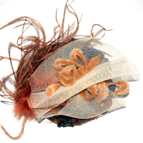 Kleiner Hut Fascinator Farbe Camel von RepublicofPigtails