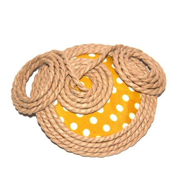 Kleiner Hut Fascinator in Der Farbe Gelb Und Hellbraun von RepublicofPigtails