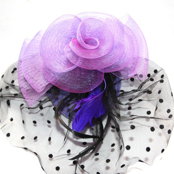 Lila Fascinator Mit Birnenförmigem Sockel Befestigt Zwei Clips von RepublicofPigtails