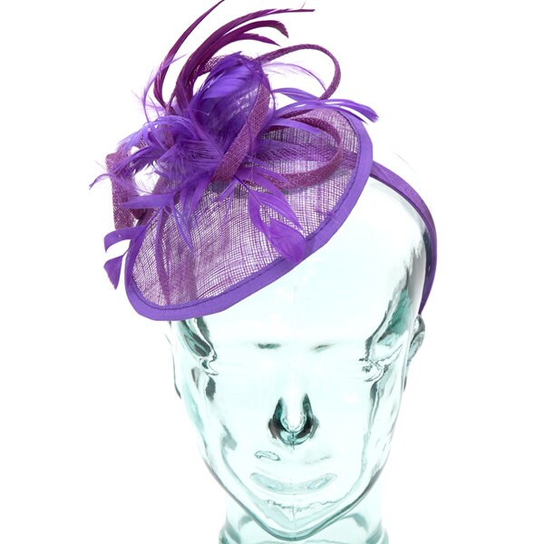 Lila Sinamay Stirnband Fascinator, Akzentuiert Mit Federn Und Blume von RepublicofPigtails