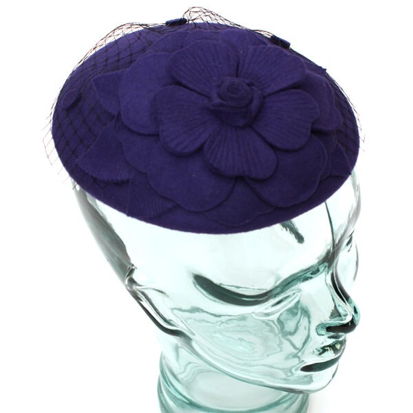 Lila Stiefmütze Im Vintage Stil Filzmütze Mit Blume Akzentuiert von RepublicofPigtails