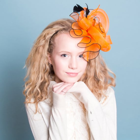 Orange Blumen Stirnband Fascinator Mit Federn Akzentuiert von RepublicofPigtails