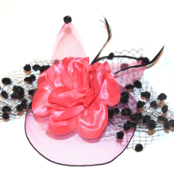Pinker Fascinator Mit Clip Befestigt von RepublicofPigtails