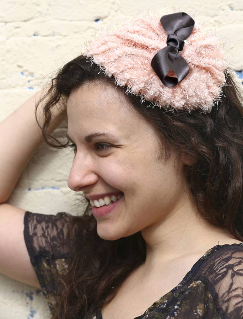 Pinkes Polyester Topi/ Stirnband/ Fascinator Mit Schwarzem Band von RepublicofPigtails