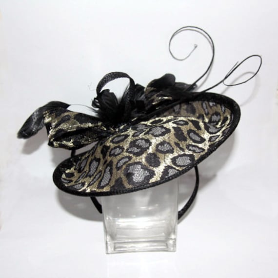 Silber/Schwarz Gold Sinamay Leopard Print Stirnband Fascinator, Akzentuiert Mit Federn von RepublicofPigtails