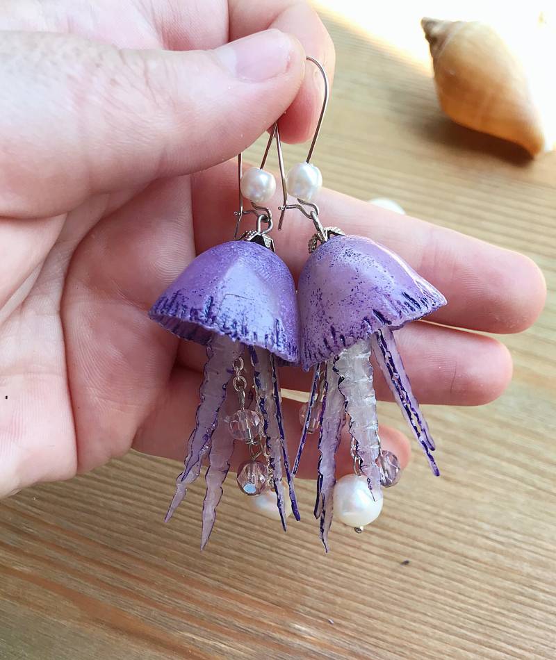Lavendel Qualle Ohrringe Meerjungfrau Perle Meer Schmuck, Meeresliebe, Meeresbiologie, Sommerferien, Tentakel von RereshechkaDesign
