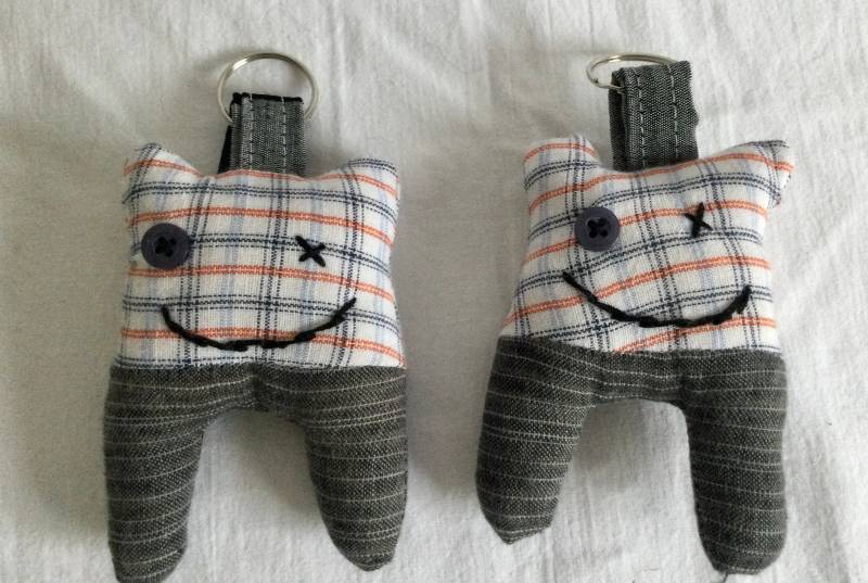 Schlüsselanhänger Aus Stoff. Kleine Piraten Schlüsselanhänger. Geschenk Für Jemanden Der Schlüssel Verliert. Zahnförmiger Schlüsselring Schlüsselanhänger Aus Stoff. Kleine Piraten Schlüsselanhänger. Geschenk Für Jemanden Der Schlüssel Verliert. Zahnförmiger Schlüsselring von RescueRemakeRelove