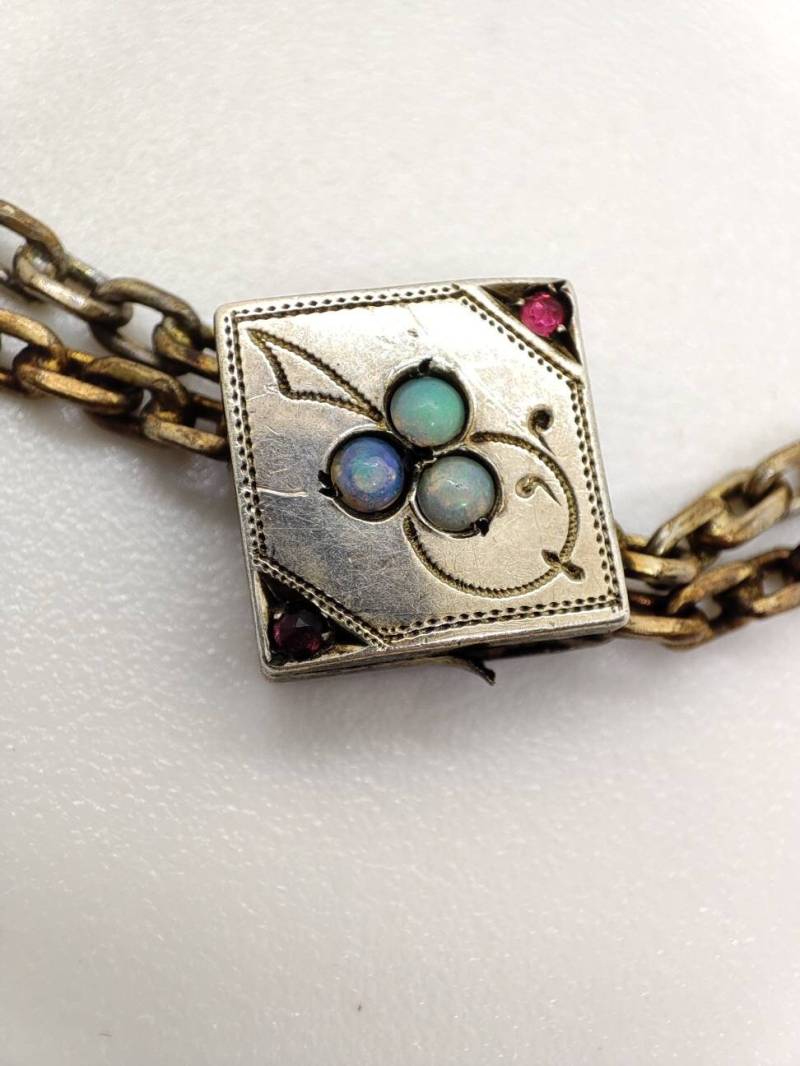 Antiker Opal Rubin Taschenuhrenketten Schieber 1900S Pocket Watch Slider Ornament Chainslider Kettenschieber Lorguette von Residenzler