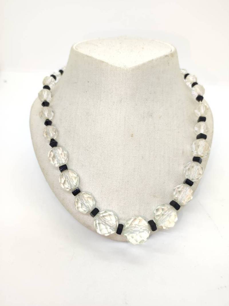 Art Decò Facettierte Glasperlen Kette Halskette Kugelkette Schwarz Weiss 1930S von Residenzler