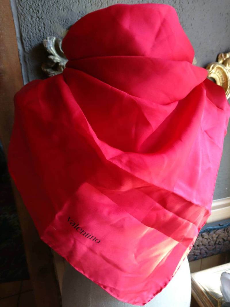 Großes Valentino 140 X 135 cm Halstuch Schal Tuch Vintage Scarf Bandana #13 von Residenzler