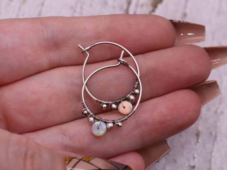 Opal Sterling Silber Creolen - Zierliche Akzente Opal Sterling Silber Creolen - Zierliche Akzente von ResilientJewelryShop