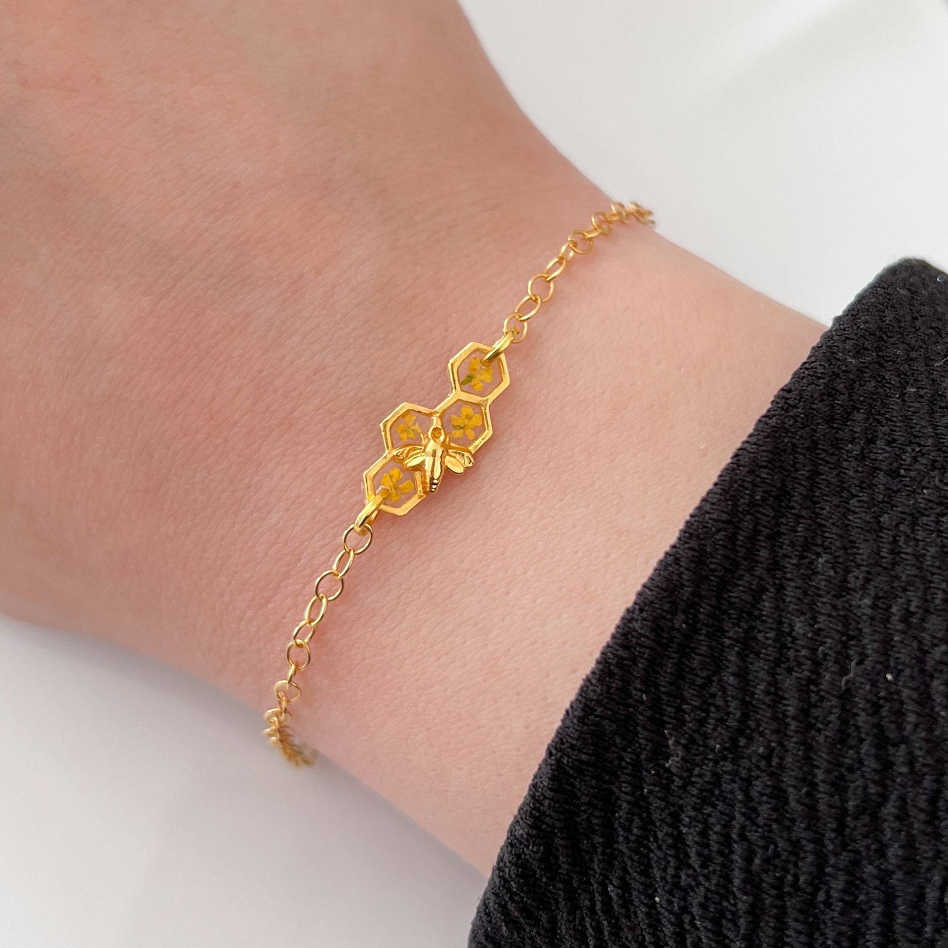 Gold Bienenwabe Armband Für Frauen, Honig Biene Zierliche Armband, Fußkette Geschenk Sie, Bienenschmuck Geschenke, Brautjungfer Favor Geschenke von ResinArtbyLauraJayne