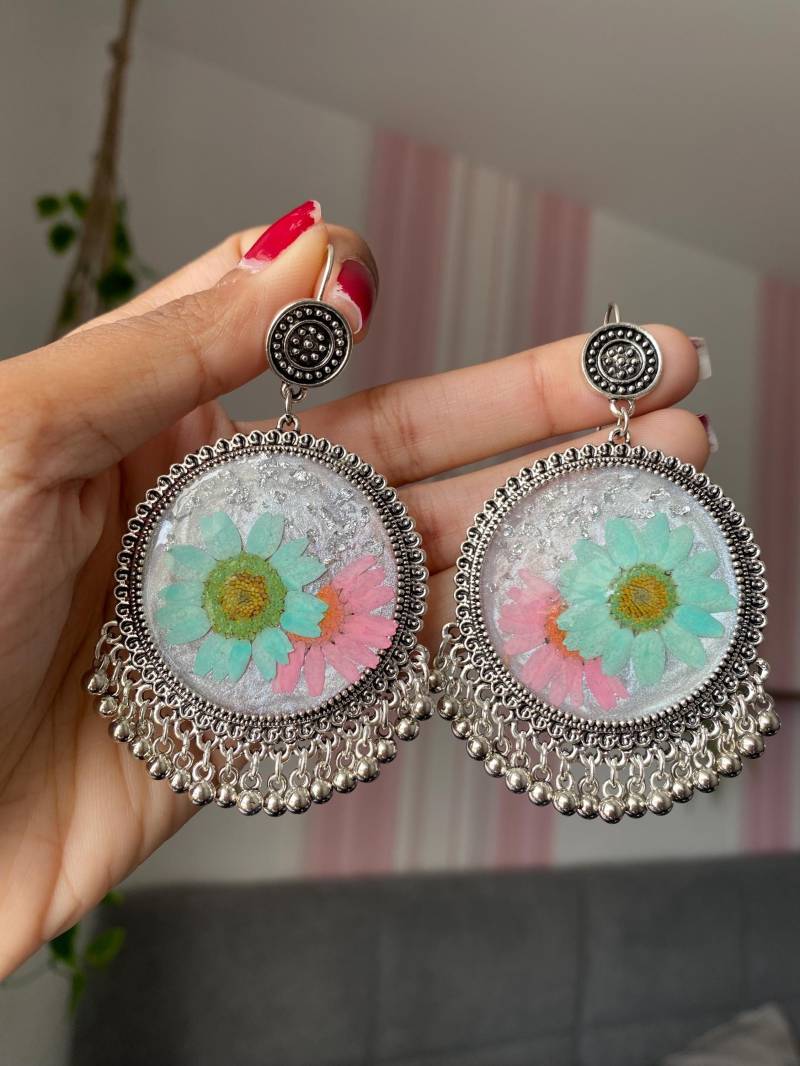 Schöne Schlichte Harzohrringe - Rosa-Silber Und Blaue Ohrhänger - Handgemachte Harz-Ohrringe von ResinRaysss