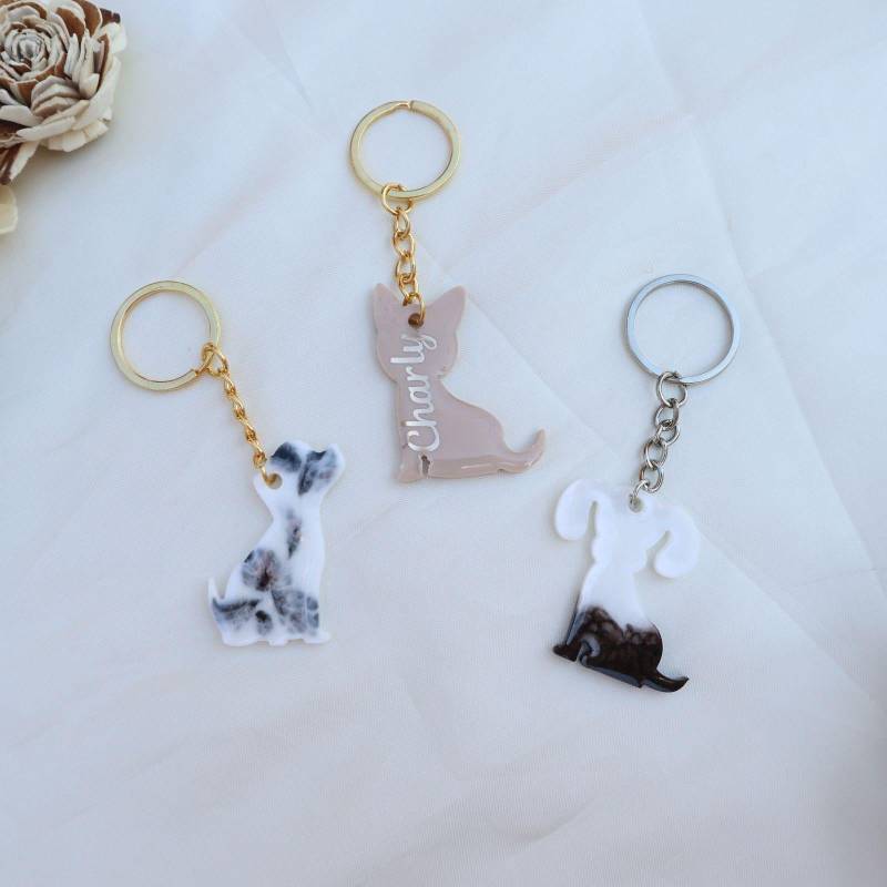 Personalisierter Hunde Schlüsselanhänger, Resin Geschenk Hundebesitzer von ResinTraeume