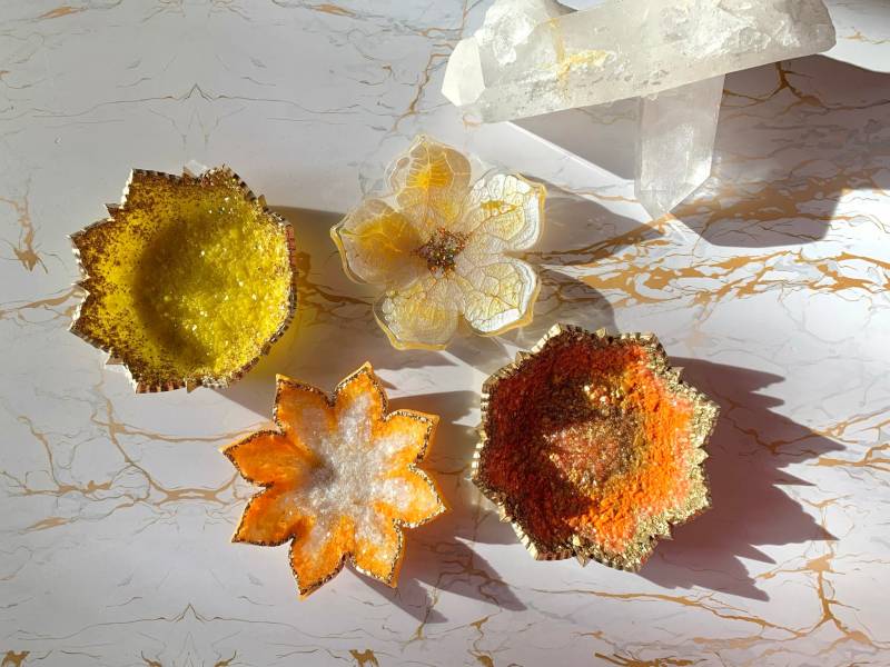Resin Schale Kristall Optik/Schmuckschale Gelb Gold Orange Glitzer Dekoration Jewelry Geschenk Ringschale Epoxidharz Handgemacht von Resinartbylena