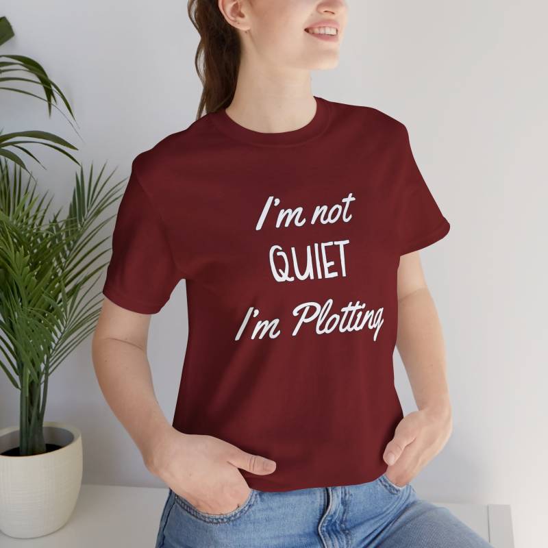 Ich Bin Nicht Ruhig Im Plotten T-Shirt. Witziges Humorvolles in Heidefarben. Unisex Jersey Kurzarm T-Shirt Ich Bin Nicht Ruhig Im Plotten T-Shirt. Witziges Humorvolles in Heidefarben. Unisex Jersey Kurzarm T-Shirt von ResistanceButtons
