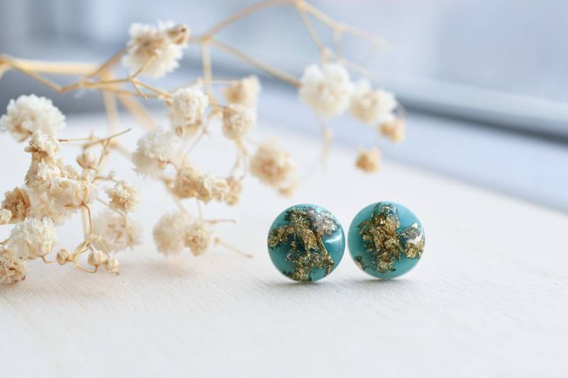 Smaragd Harz-Ohrstecker Goldflocken, Hypoallergener Stahl von Resity