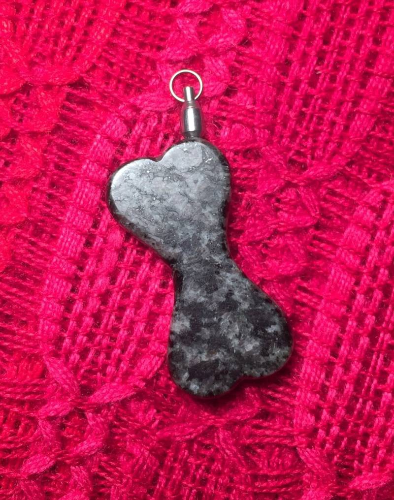 Hund Knochenanhänger Gemacht Auf Bestellung-Handpolished Verkauft Hund Knochenanhänger Gemacht Auf Bestellung-Handpolished Verkauft von ResonatedRock