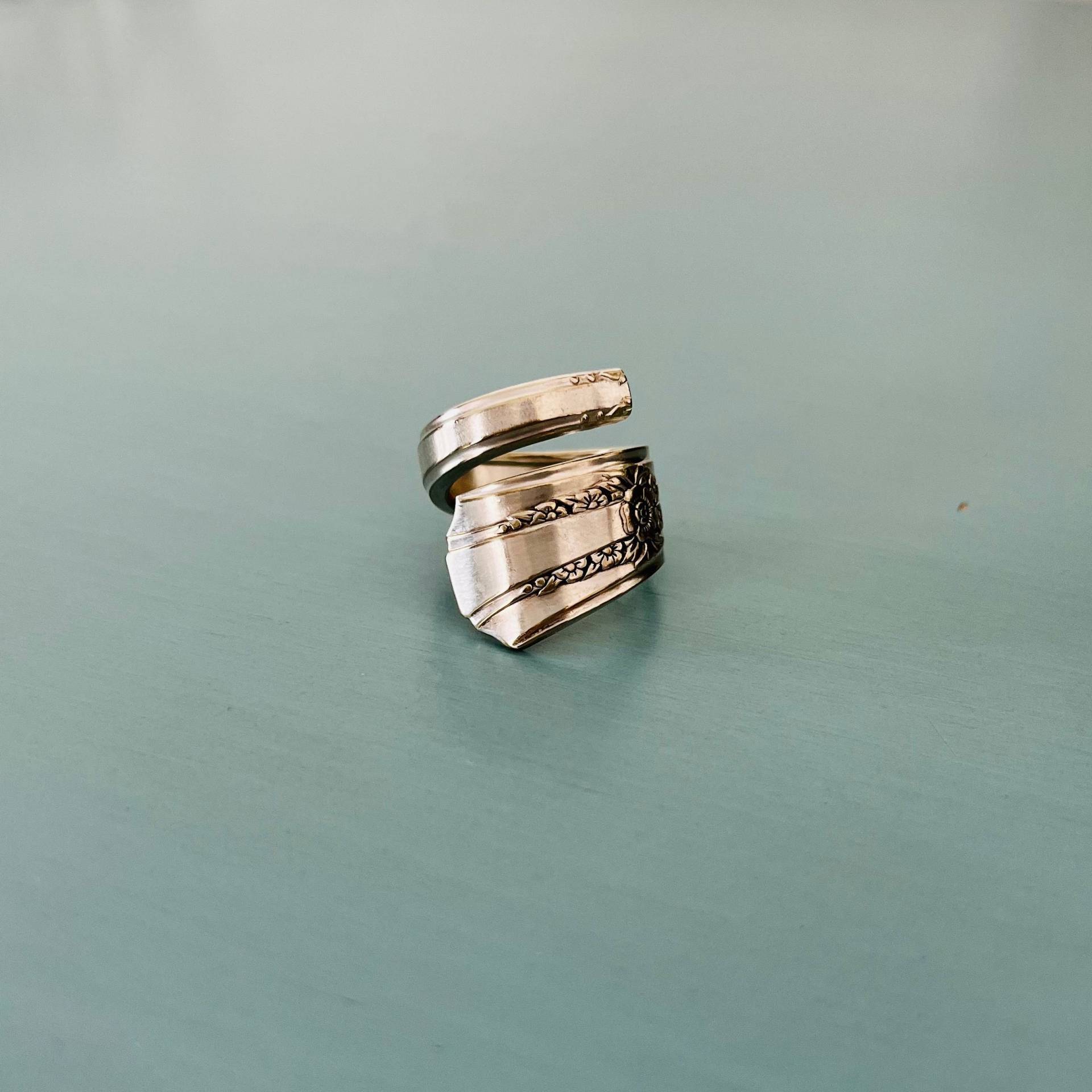 Größe 8, 5 Silber Platte Upcycled Vintage Löffel Griff Wrap Ring von RespunHandmade