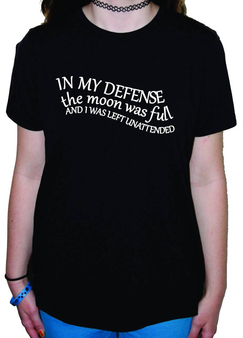 Zu Meiner Verteidigung War Der Mond Voll Und Ich Wurde Unbeaufsichtigt Männer Oder Frauen Schwarz T-Shirt Racerback Tank Top Gelassen Zu Meiner Verteidigung War Der Mond Voll Und Ich Wurde Unbeaufsichtigt Männer Oder Frauen Schwarz T-Shirt Racerback Tank Top Gelassen von RestrictedWearzBSI