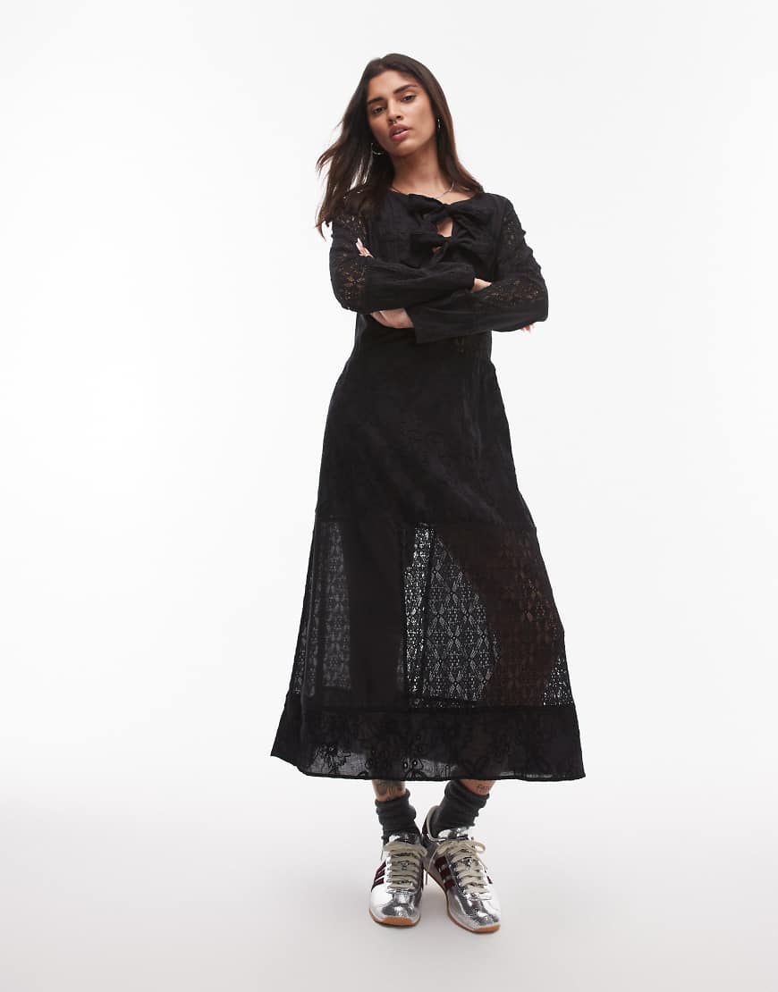 Résumé - Midaxi-Kleid in Schwarz mit Lochmuster und Bindebändern vorne Résumé - Midaxi-Kleid in Schwarz mit Lochmuster und Bindebändern vorne von Résumé