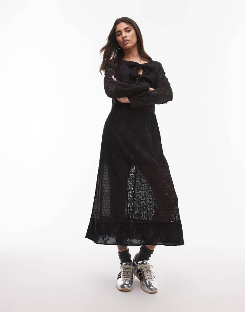 Résumé - Midaxi-Kleid in Schwarz mit Lochmuster und Bindebändern vorne von Résumé