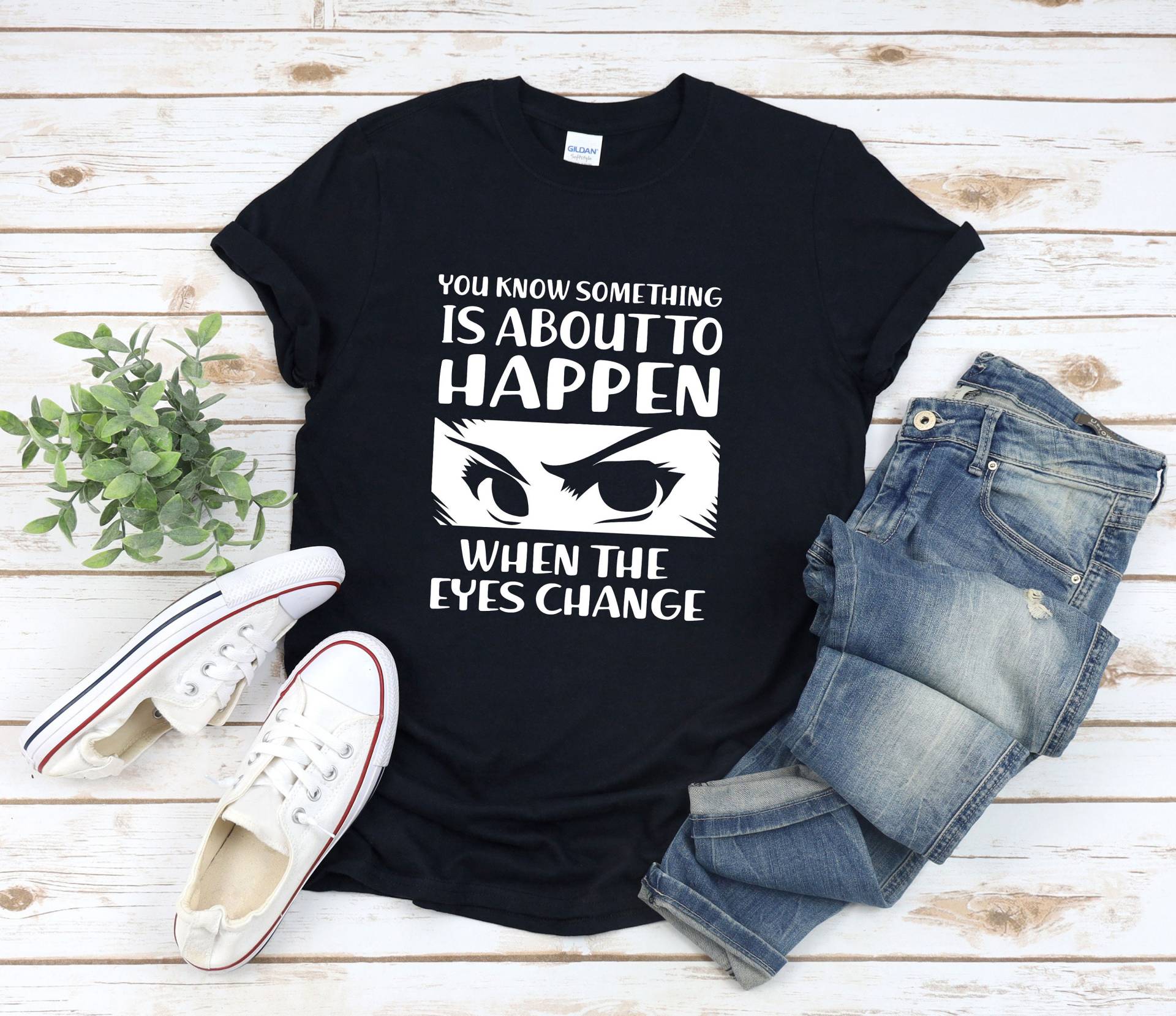 Lustiges Anime Shirt, Otaku Zitat T-Shirt, Liebhaber Du Weißt, Dass Etwas Passieren Wird, Wenn Sich Die Augen Ändern Lustiges Anime Shirt, Otaku Zitat T-Shirt, Liebhaber Du Weißt, Dass Etwas Passieren Wird, Wenn Sich Die Augen Ändern von Retailorie