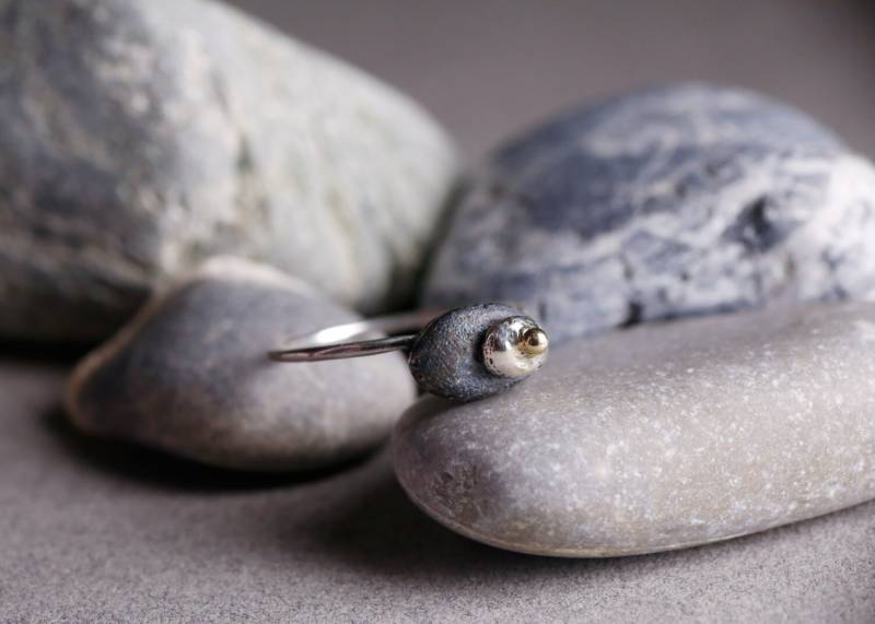 Drei-stein-Ring Aus Gold Und Silber, Handgefertigter Handwerker-Ring von RethinkGold