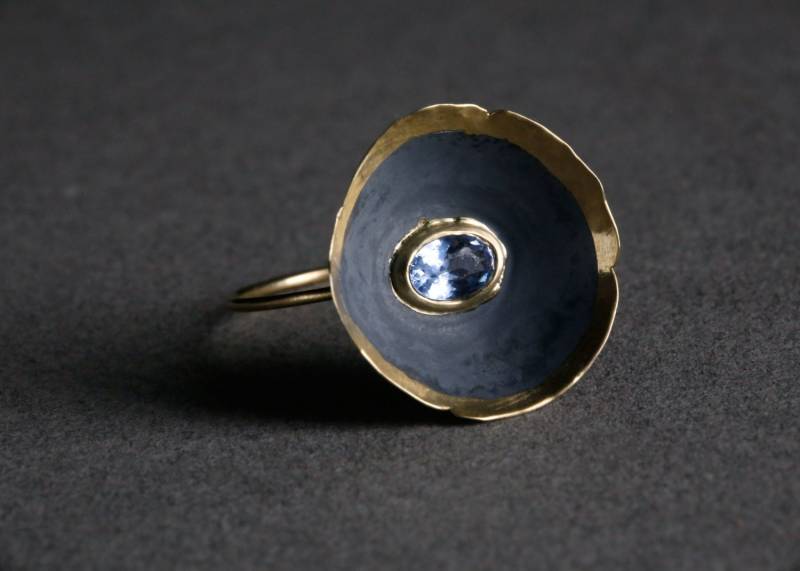 Gelbgold Blumenschale Ring Mit Aquamarin von RethinkGold