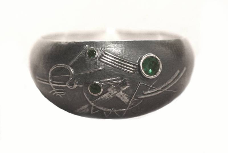 Kandinsky Abstrakte Kunst Ring Aus Silber Und Smaragde von RethinkGold