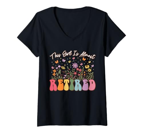 Damen Dieses Mädchen ist Fast im Ruhestand Cute Butterfly Floral Retirement T-Shirt mit V-Ausschnitt Damen Dieses Mädchen ist Fast im Ruhestand Cute Butterfly Floral Retirement T-Shirt mit V-Ausschnitt von Retired 2025 Funny Retirement Woman Apparel Gifts