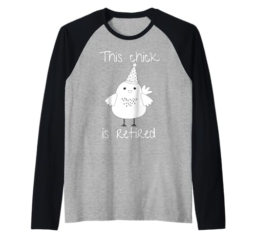 Lustiges Huhn für Frauen This Chick is Retired Raglan von Retired Colleague Teacher Nurse Shop Office Humor