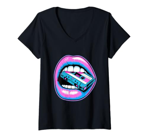 Damen Nostalgisches 80er-Jahre-T-Shirt: Vibrant Lips and Cassette Tape T-Shirt mit V-Ausschnitt Damen Nostalgisches 80er-Jahre-T-Shirt: Vibrant Lips and Cassette Tape T-Shirt mit V-Ausschnitt von Retro 80s Cassette Love Lip Graphic Tee