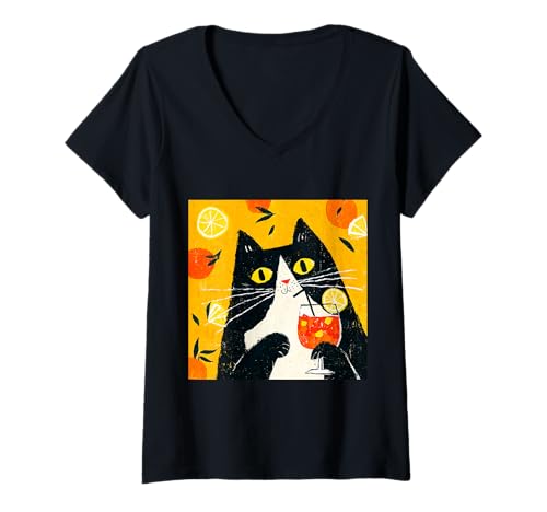 Damen Katze trinkt Orangengetränk auf Coole Weise T-Shirt mit V-Ausschnitt Damen Katze trinkt Orangengetränk auf Coole Weise T-Shirt mit V-Ausschnitt von Retro Cat Vintage theme