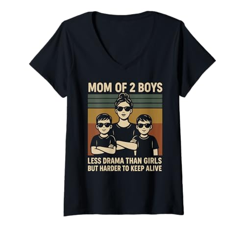 Damen Mom Of 2 Boys Less Drama Than Girls But Harder To Keep Alive T-Shirt mit V-Ausschnitt Damen Mom Of 2 Boys Less Drama Than Girls But Harder To Keep Alive T-Shirt mit V-Ausschnitt von Retro Humor Mutter Stolz Familie Witzig