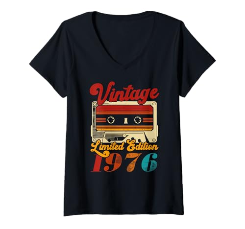 Damen Limited Edition Geboren 1976 Kassette 50er Jahre Geburtstag T-Shirt mit V-Ausschnitt Damen Limited Edition Geboren 1976 Kassette 50er Jahre Geburtstag T-Shirt mit V-Ausschnitt von Retro Nostalgie Vintage Stil Geburtstag Vibes