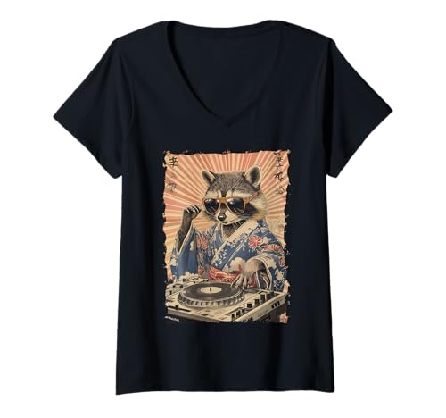 Damen DJ Waschbär Kimono Plattenspieler – Kanji Japanische Musik T-Shirt mit V-Ausschnitt Damen DJ Waschbär Kimono Plattenspieler – Kanji Japanische Musik T-Shirt mit V-Ausschnitt von Retro-Vibes Party Tier Geschenk Mit Tokio Stil