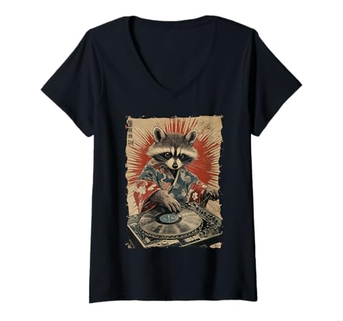 Damen DJ Waschbär Kimono Plattenspieler – Kanji Japanische Musik T-Shirt mit V-Ausschnitt Damen DJ Waschbär Kimono Plattenspieler – Kanji Japanische Musik T-Shirt mit V-Ausschnitt von Retro-Vibes Party Tier Geschenk Mit Tokio Stil