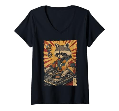 Damen DJ Waschbär Kimono Plattenspieler – Kanji Japanische Musik T-Shirt mit V-Ausschnitt Damen DJ Waschbär Kimono Plattenspieler – Kanji Japanische Musik T-Shirt mit V-Ausschnitt von Retro-Vibes Party Tier Geschenk Mit Tokio Stil