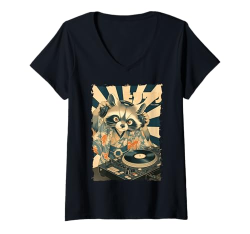 Damen DJ Waschbär Kimono Plattenspieler – Kanji Japanische Musik T-Shirt mit V-Ausschnitt Damen DJ Waschbär Kimono Plattenspieler – Kanji Japanische Musik T-Shirt mit V-Ausschnitt von Retro-Vibes Party Tier Geschenk Mit Tokio Stil