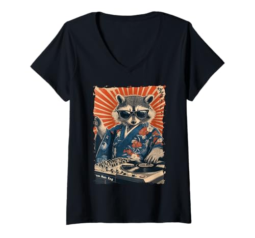Damen DJ Waschbär Kimono Plattenspieler – Kanji Japanische Musik T-Shirt mit V-Ausschnitt Damen DJ Waschbär Kimono Plattenspieler – Kanji Japanische Musik T-Shirt mit V-Ausschnitt von Retro-Vibes Party Tier Geschenk Mit Tokio Stil