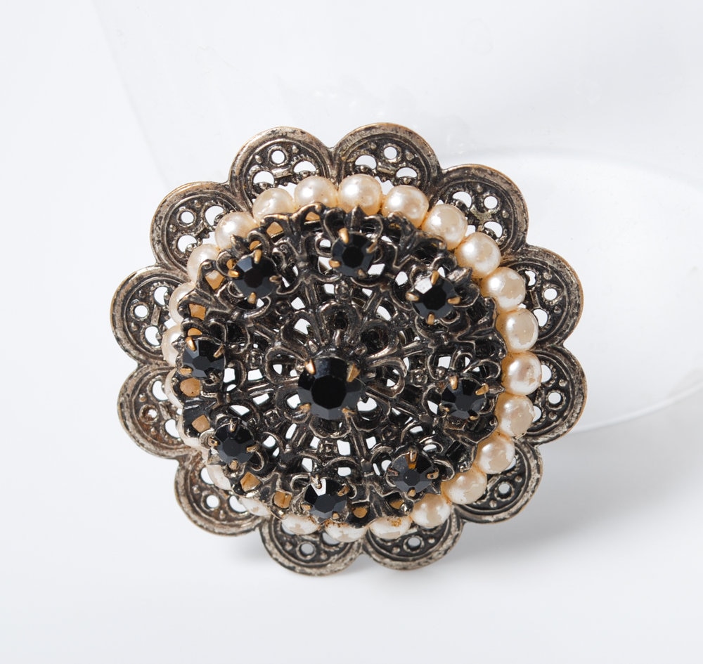 Vintage Filigrane Messing Brosche Mit Glas Strass Brosche, 1960-1980 von RetroBode